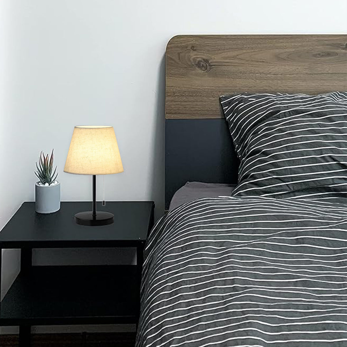 Bedside Table Lamp Modern Design with Pull Chain for Reading