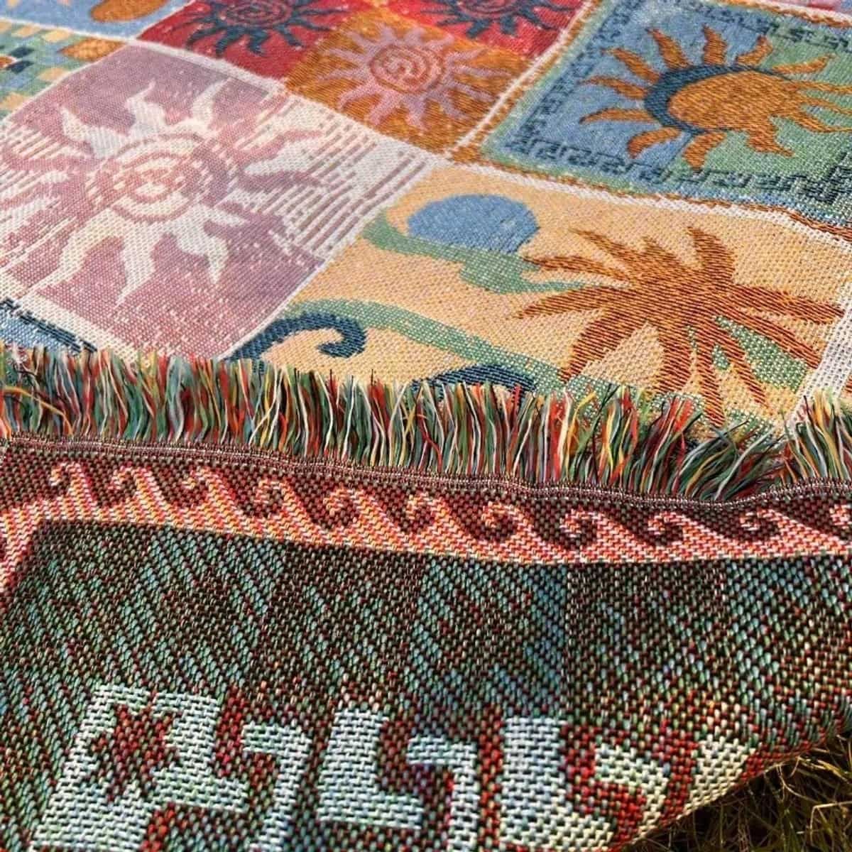 Decorative Jacquard Throw Blanket 160 x 130cm – Size Guide