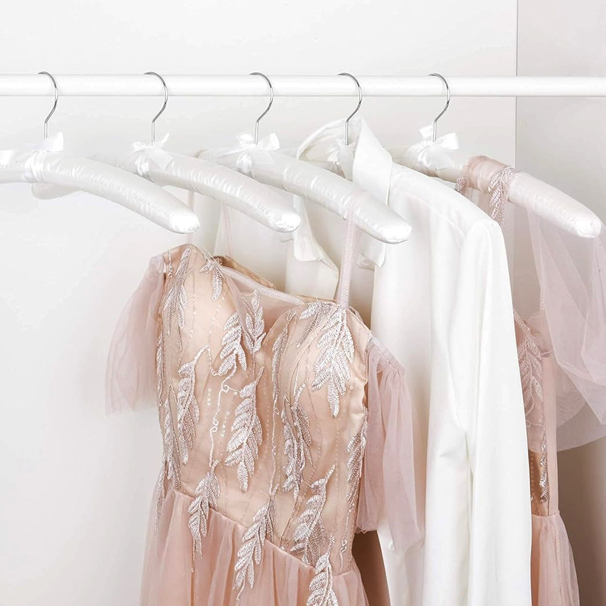 4pcs Silk Wrapped Fabric Clothes Hangers with Swivel Hook