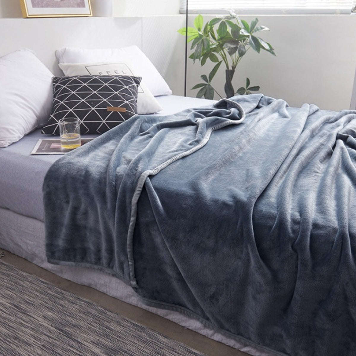 Soft Winter Flannel Blanket for Office Home Lunch Break Warm Cozy Throw Blanket