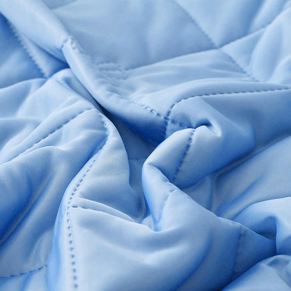 Lightweight Hotel Guest Bed Quilt 180 x 200cm – Product View 4