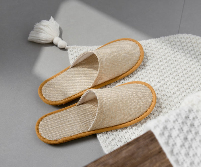 Custom range reference | FANXING-slippers-yellow | Unbranded supplier image for custom orders; final artwork and specifications to be agreed.