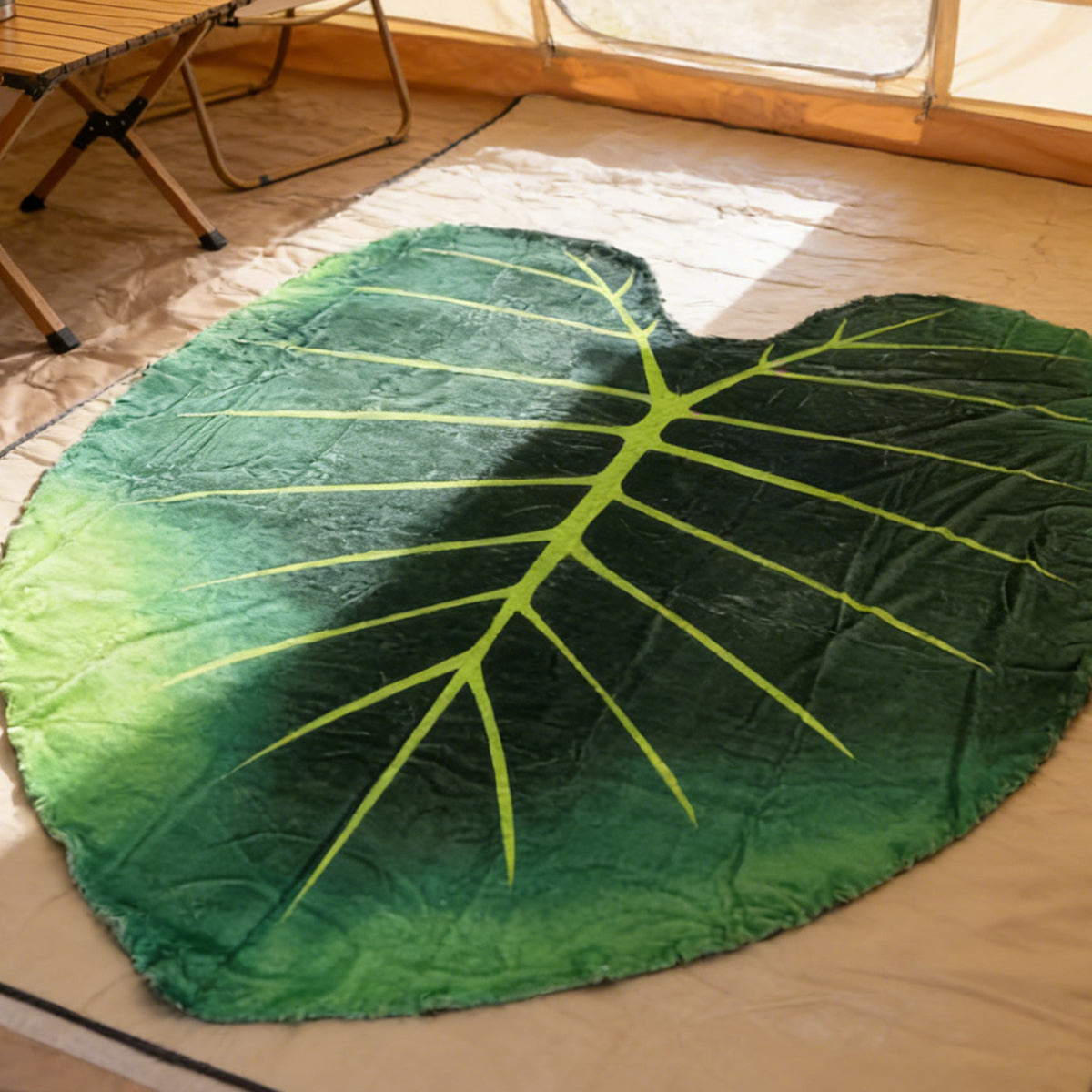 Leaf-Shaped Sofa Throw Blanket 150 × 150 cm – Product View 11