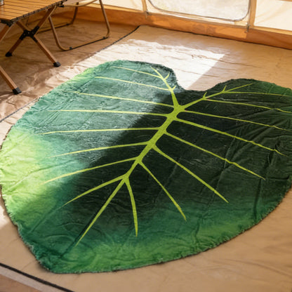 Leaf-Shaped Sofa Throw Blanket 150 × 150 cm – Product View 11